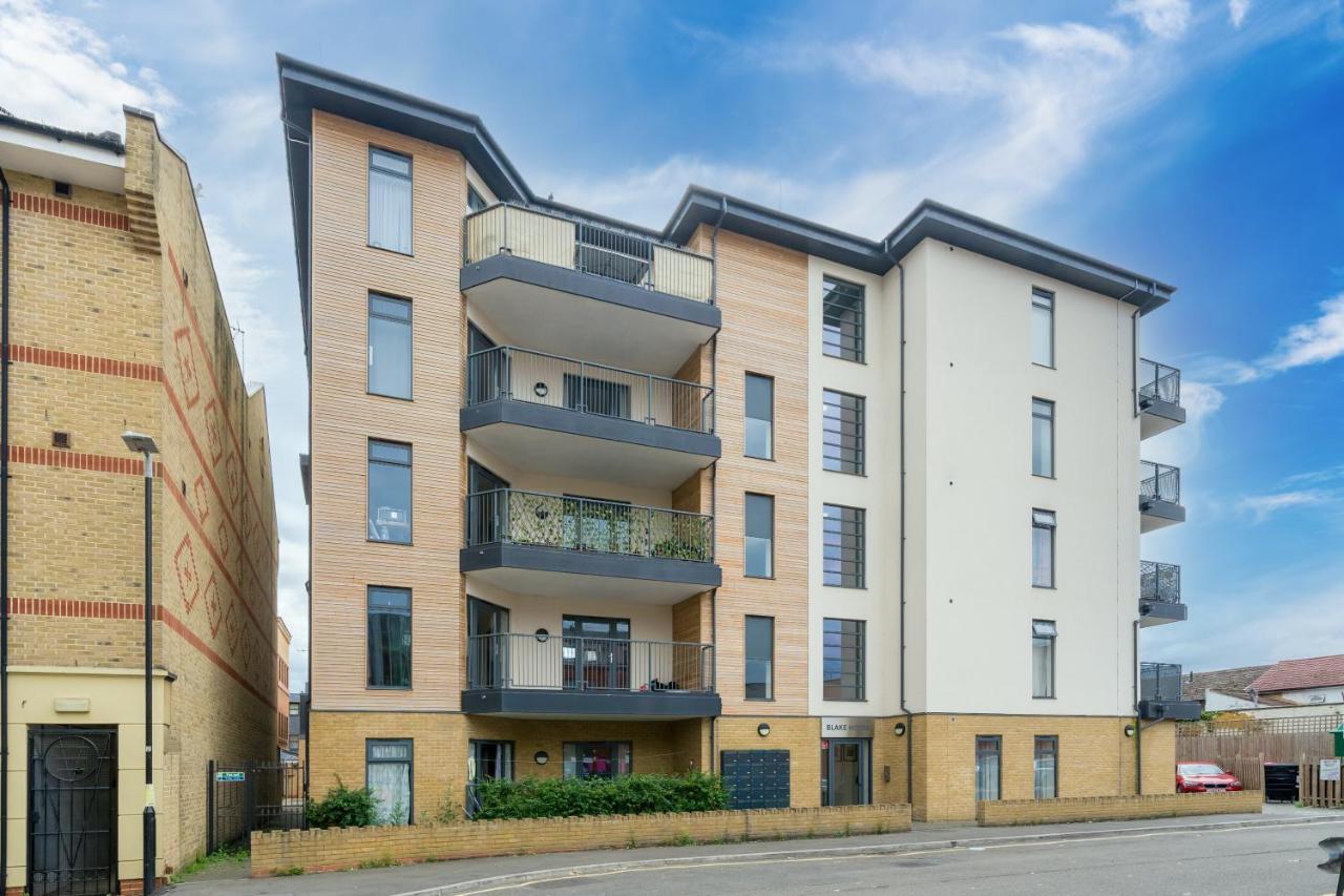 **New** Divine Apartments Slough High Street 2 Bed Bagian luar foto